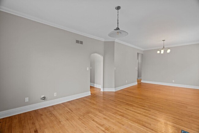 Foto del edificio - 5783 McPherson Ave
