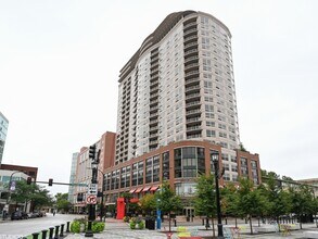 Building Photo - 807 Davis St