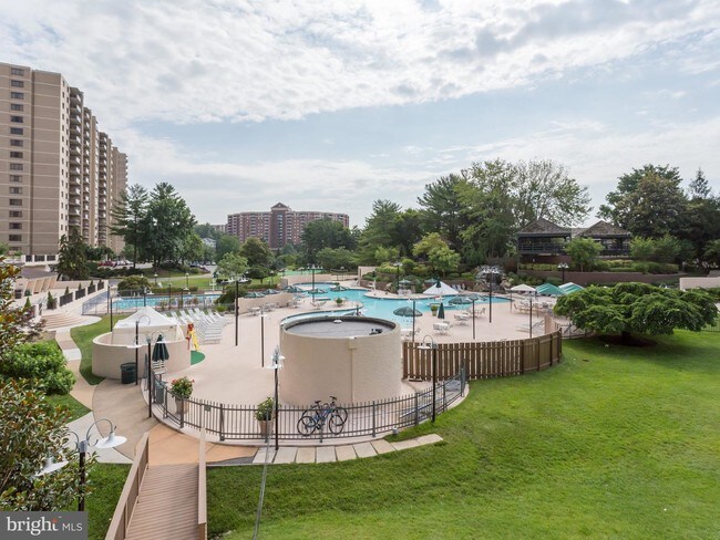 Foto del edificio - 307 Yoakum Pkwy