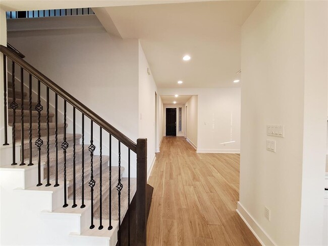 Building Photo - 1221 Brasano Pl