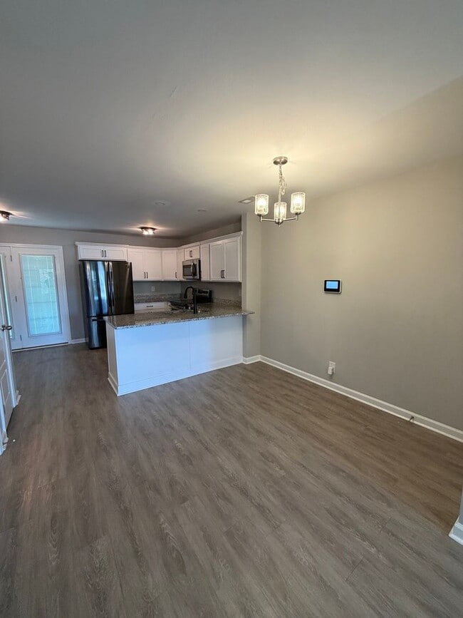 Building Photo - The Stowe Court Pet Friendly Condo for rent!
