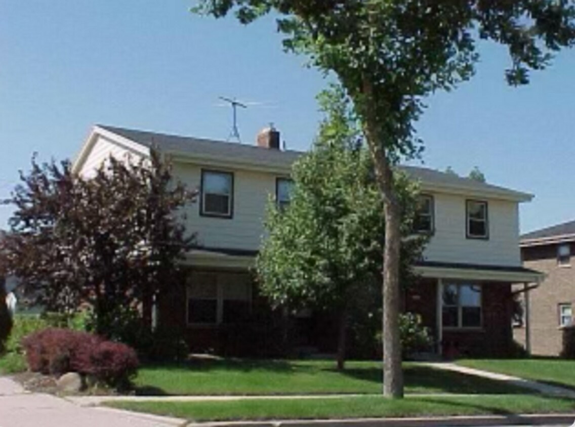 220010235 Grant Apartment for Rent in West Allis, WI