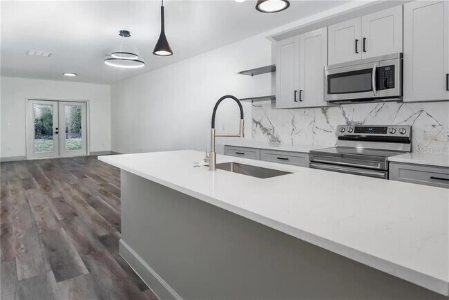Building Photo - 2252 Fernwood St