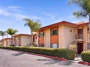 Building Photo - 6868 Hyde Park Dr