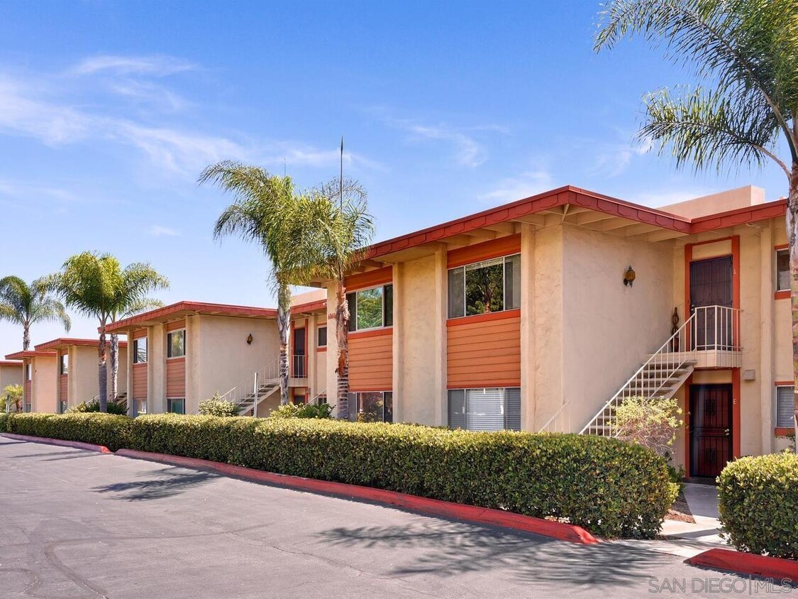 Primary Photo - 6868 Hyde Park Dr
