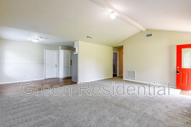 Building Photo - 3210 Ridgefield Rd