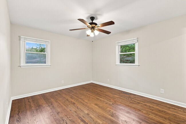 Foto del edificio - 3205 Crandon Ln