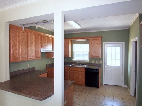 Building Photo - 1621 Love Ave