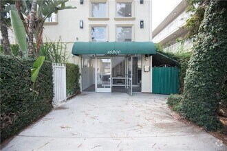 Building Photo - 10900 Blix St