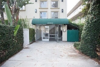 Building Photo - 10900 Blix St