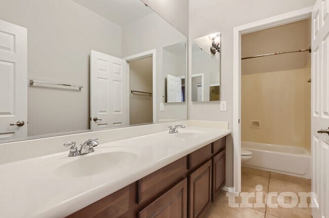 Building Photo - 43633 W Cydnee Dr