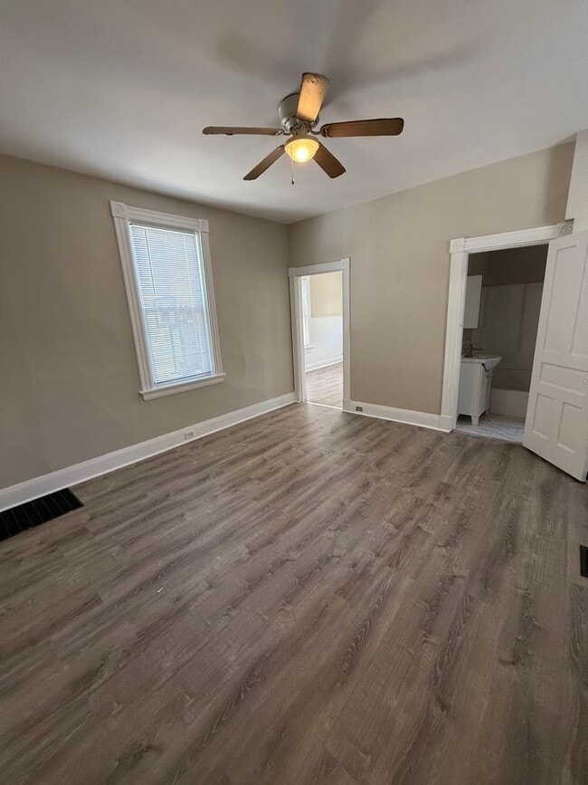 Foto del edificio - 1911 Elm Ave