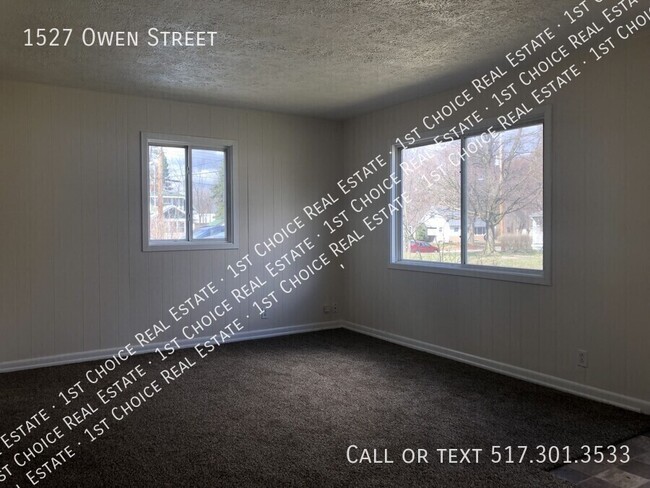 Building Photo - 1527 Owen St