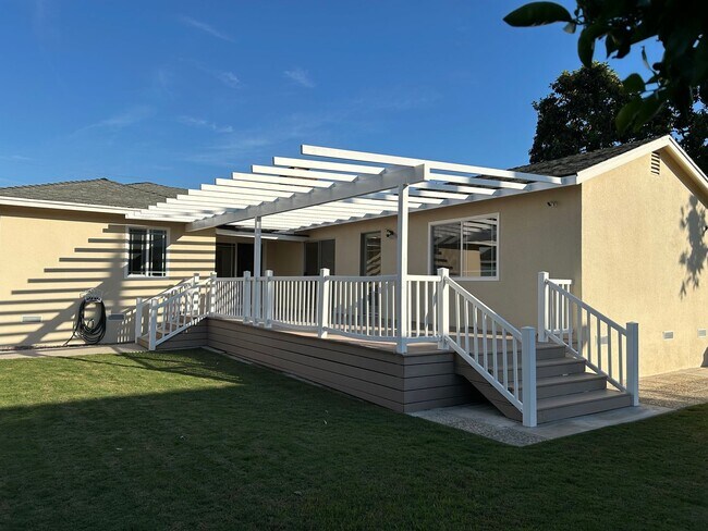 Foto del edificio - Adorable 5 Bedroom 3 Bathroom Orange Home Near Old Towne!