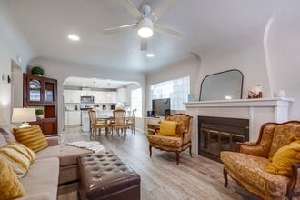 Building Photo - 824 Island Ct