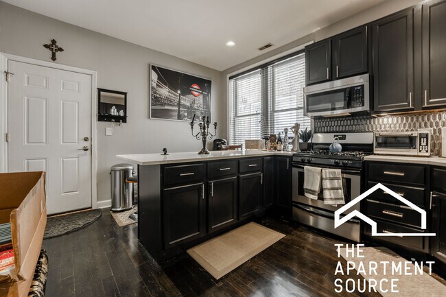 Building Photo - 2107 N Western Ave