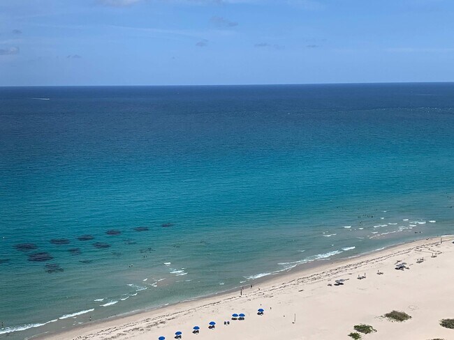 Foto del edificio - 3000 N Ocean Dr