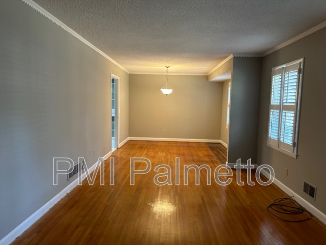 Building Photo - 1818 Romain Dr