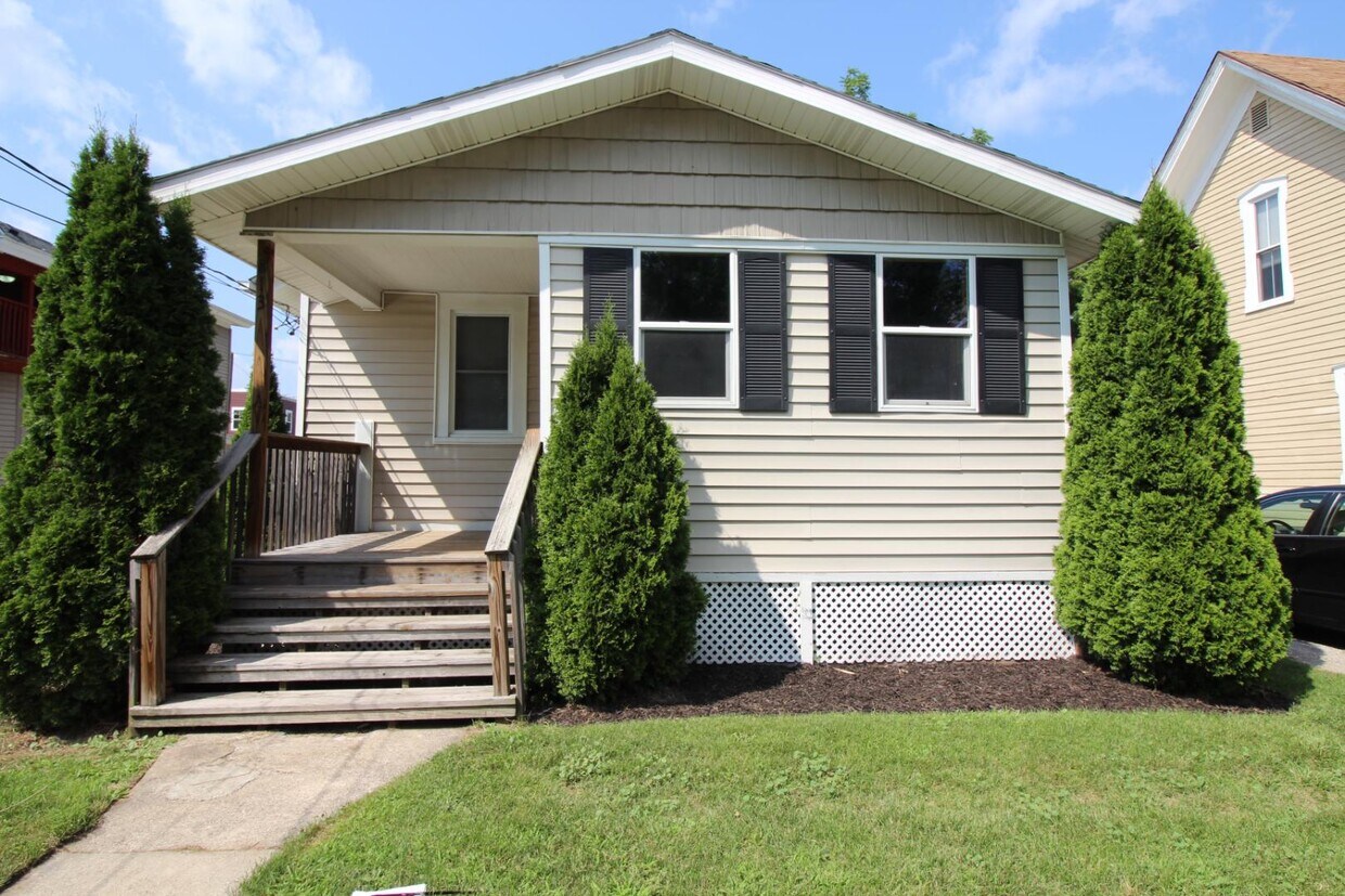 Foto principal - 813 Douglas St NW