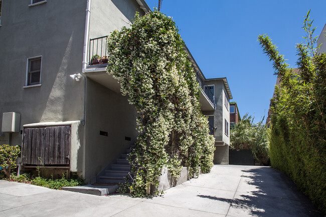 Foto del edificio - 1916 Whitley Ave