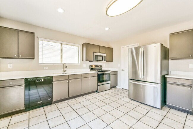 Foto del edificio - 2236 E Spruce Dr