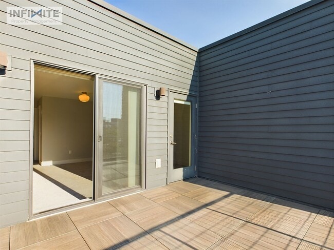 Building Photo - Natural Light Galore!