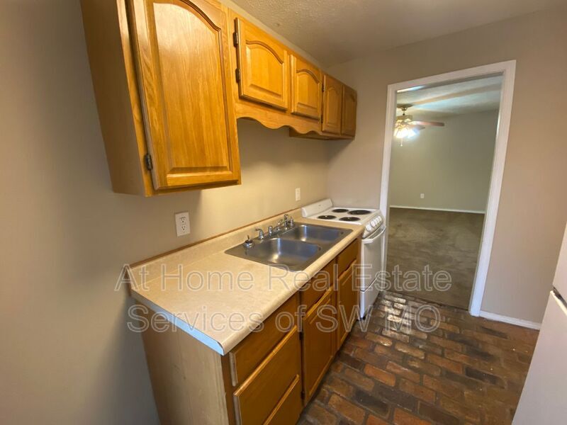 Primary Photo - 313 W Grand St