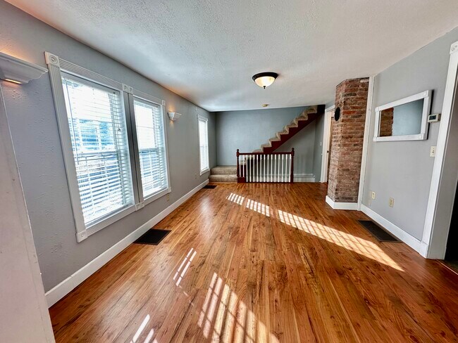 Building Photo - 640 W Beech Ave