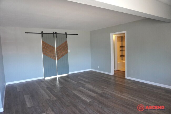 Foto del edificio - Newly Remodeled in Oildale Area