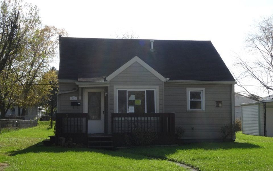 Primary Photo - 859 E McClurg St