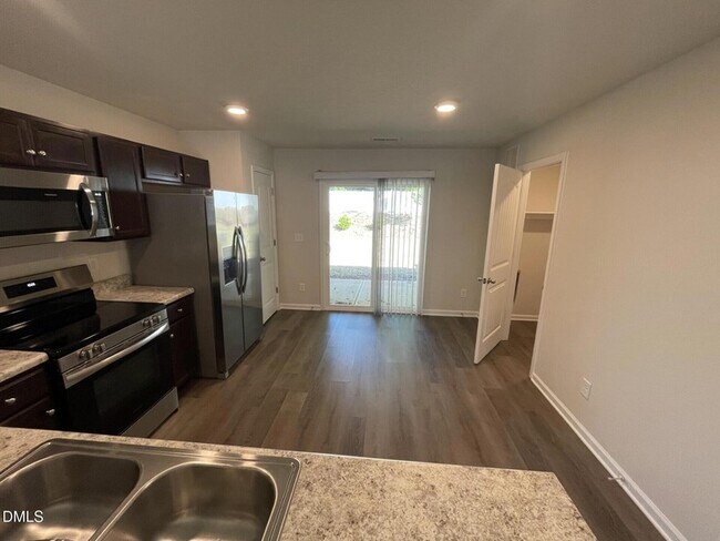 Foto del edificio - 1028 Peony Ln