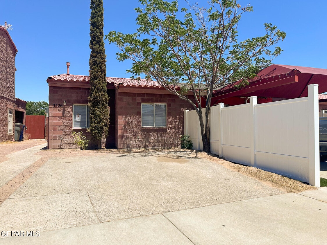 Primary Photo - 3526 Oasis Dr
