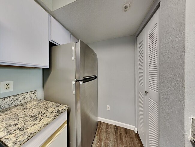 Building Photo - 2214 Grand Cayman Ct