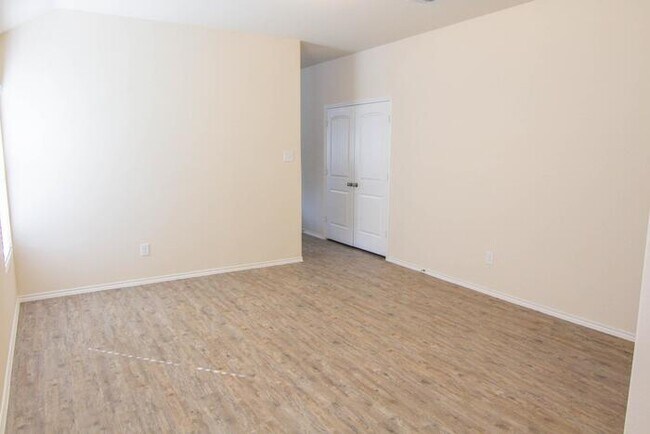 Building Photo - Somerset Trails - 3719 Somers Crest, San A...