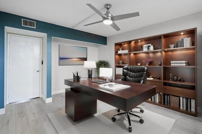 Foto del edificio - 4020 W Palm Aire Dr