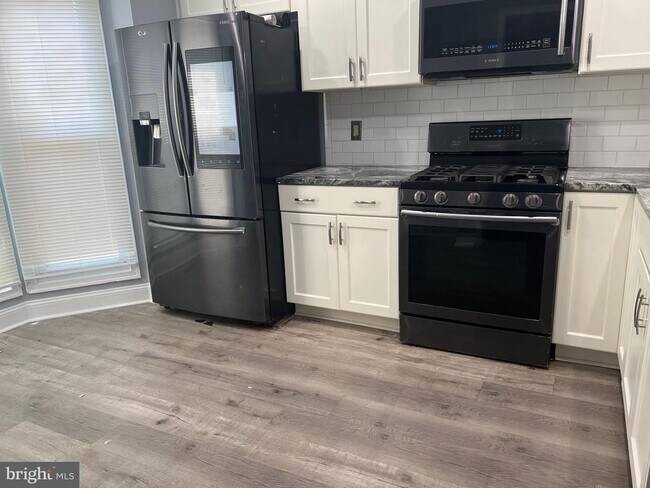 Building Photo - 43780 Laburnum Square