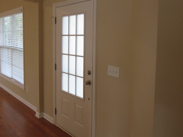 Foto del edificio - 246 Winterbury Drive