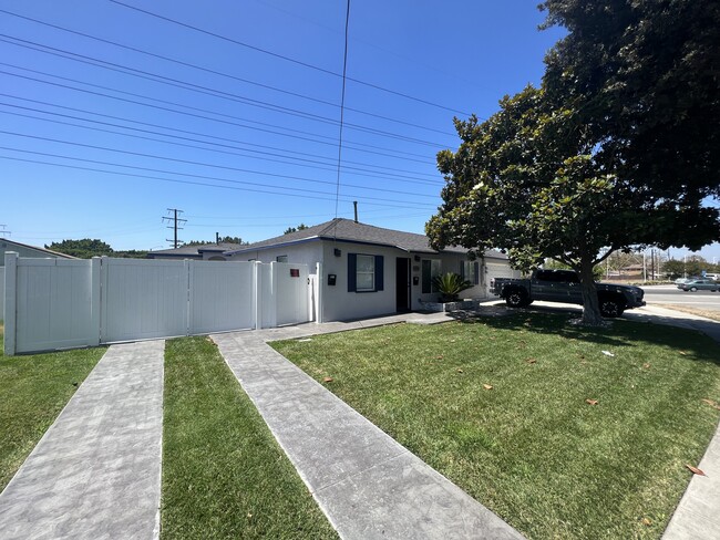 Building Photo - 5908 Camerino St