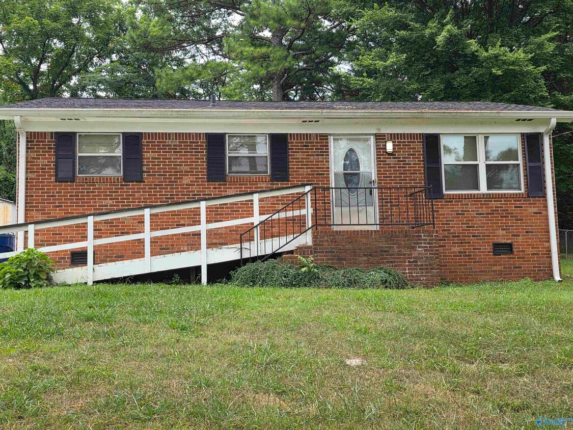 Primary Photo - 145 Harris Rd NW