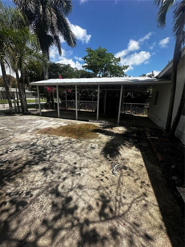 Foto del edificio - 821 SW 2nd St