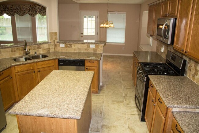 Building Photo - 2423 Daneswood Ct
