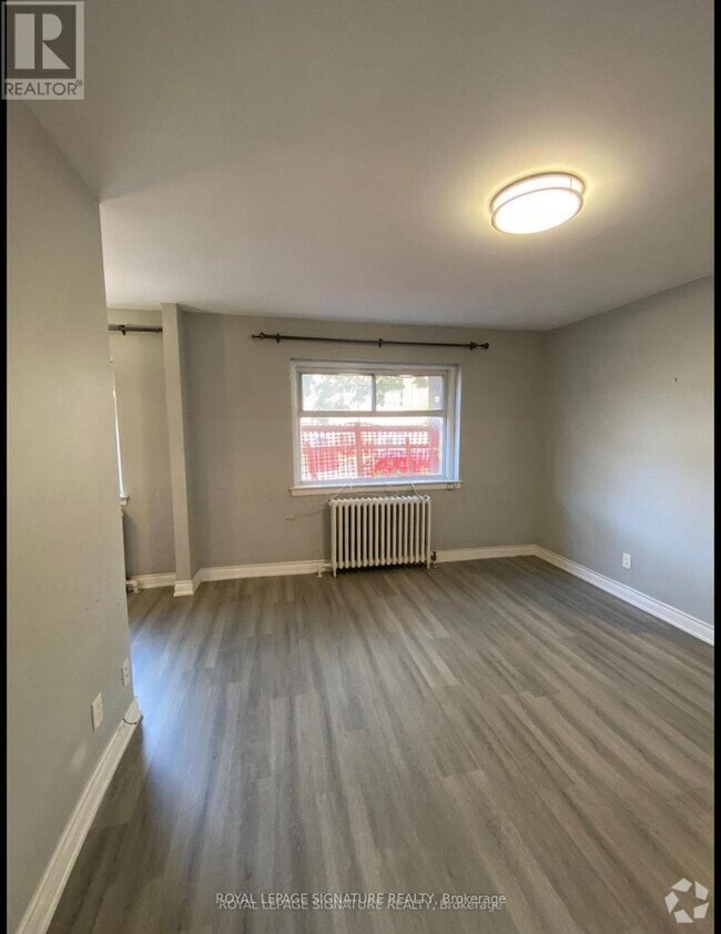 Building Photo - 382-382 Dovercourt Rd