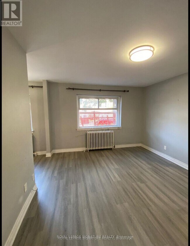 Building Photo - 382-382 Dovercourt Rd
