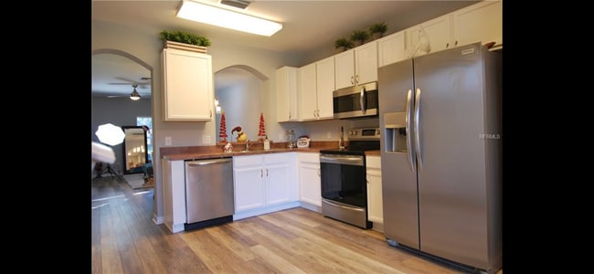 Foto del edificio - 5826 Fishhawk Ridge Dr