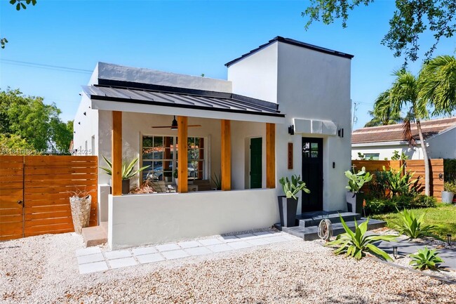 Building Photo - 1363 Biarritz Dr