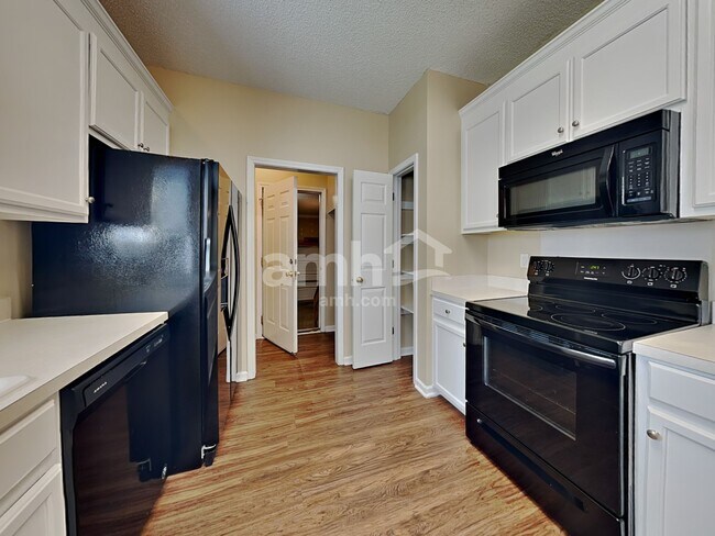 Foto del edificio - 4038 River Falls Dr