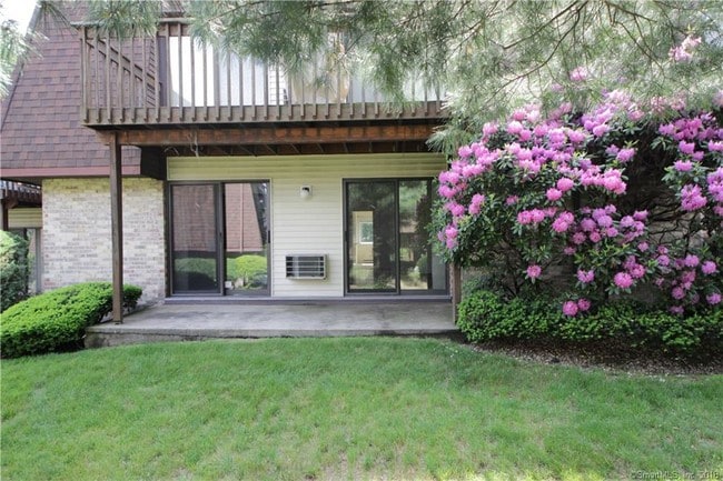 Building Photo - 255 Strawberry Hill Ave