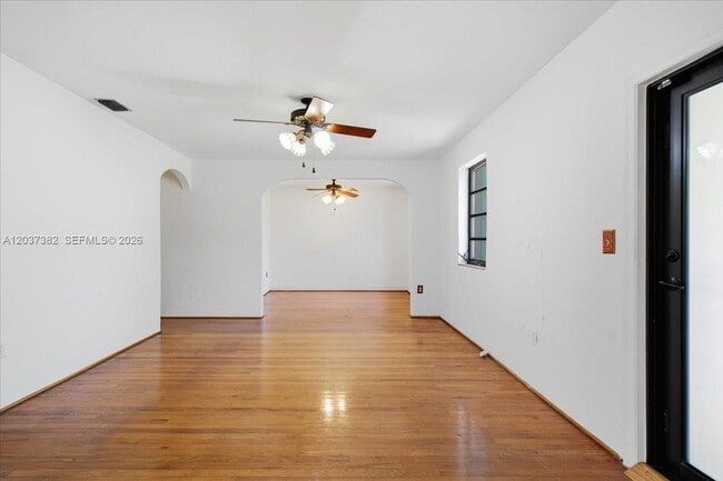 Building Photo - 2550 Trapp Ave