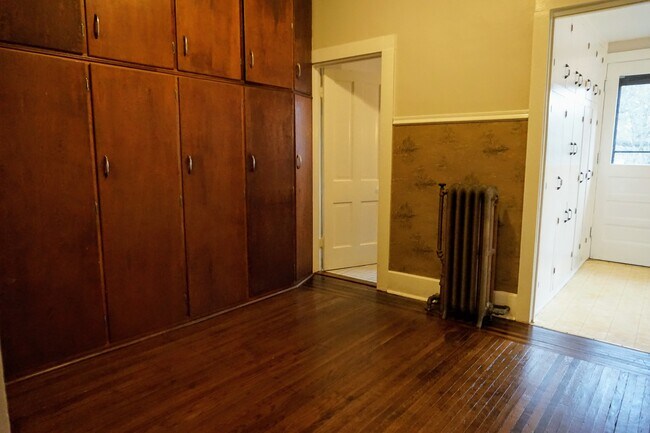 den/office - 21 E Powell Ave