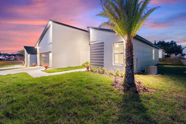 Building Photo - BRAND NEW Home! Modern, energy efficient h...